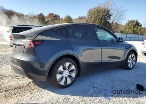 2024 Tesla Model Y из США, поврежденный, VIN 7SAYGAEE9RF070204